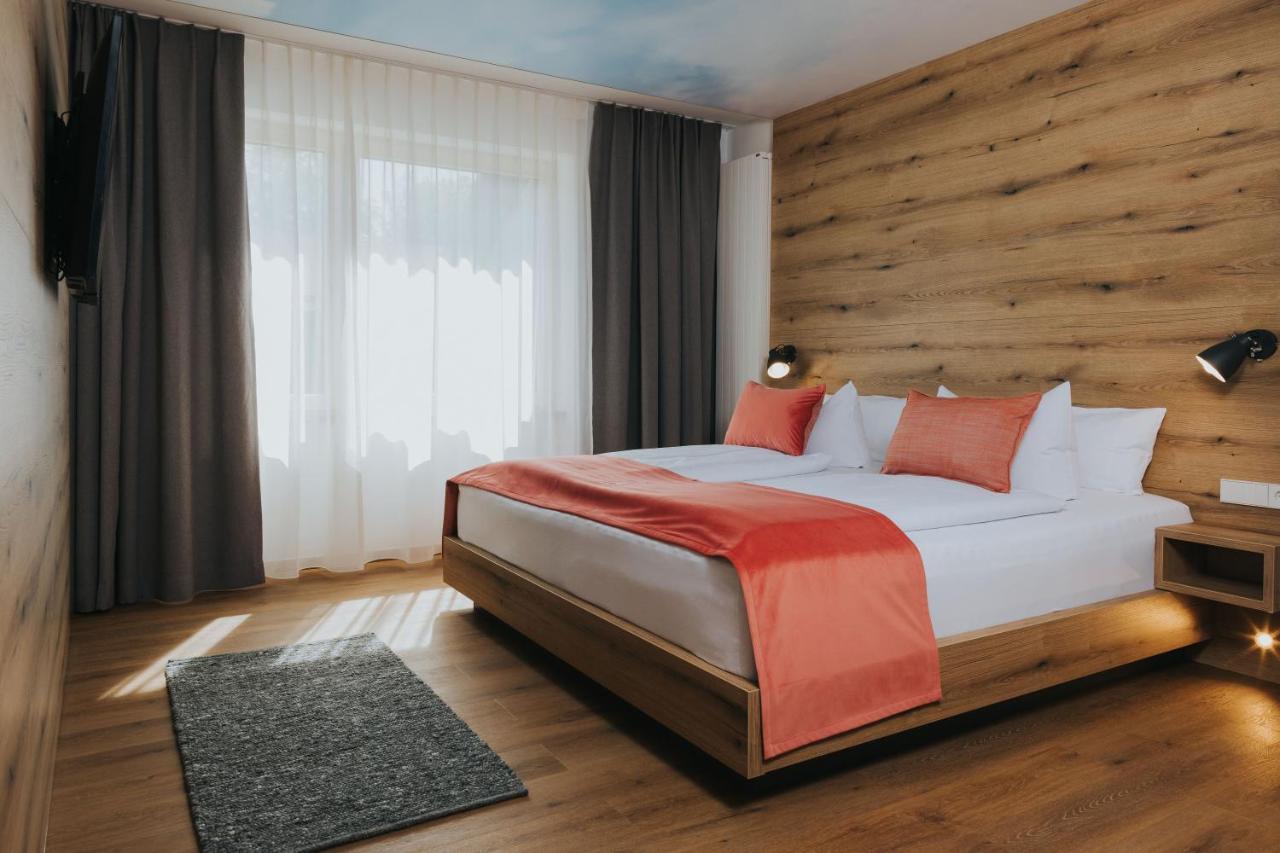 Standard Suite,1118727429:JPEG